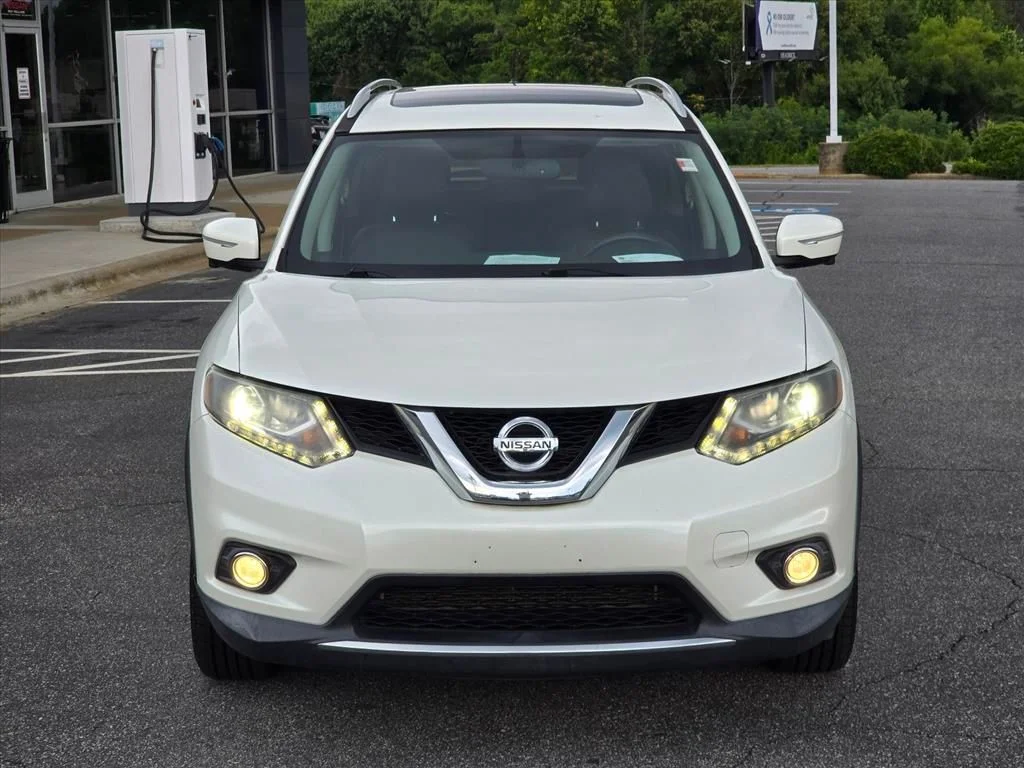 Used 2015 White Nissan SL image 22
