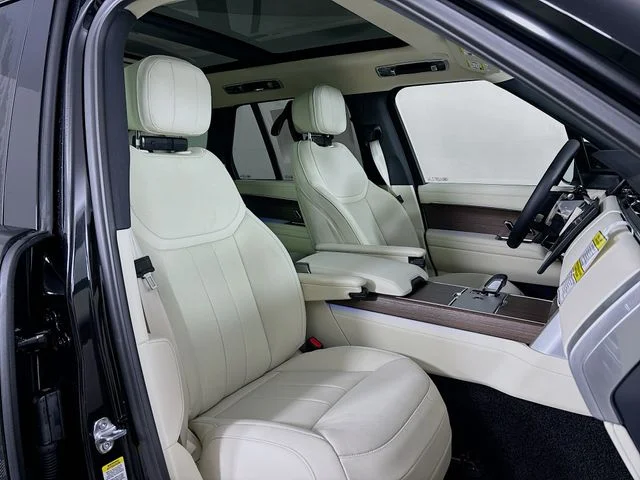New 2026 Black Land Rover SE image 27