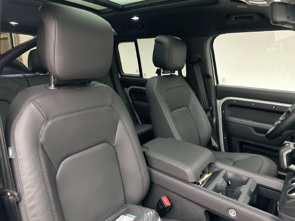 New 2026 Borasco Grey Metallic Land Rover X-Dynamic SE image 6