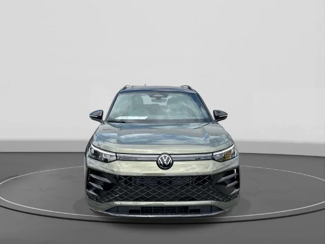 2026 Volkswagen Tiguan photo 2