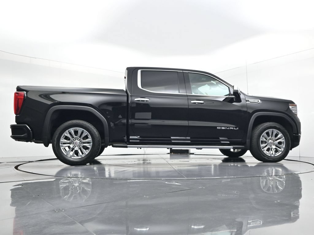 Used 2025 Onyx Black GMC Denali image 26