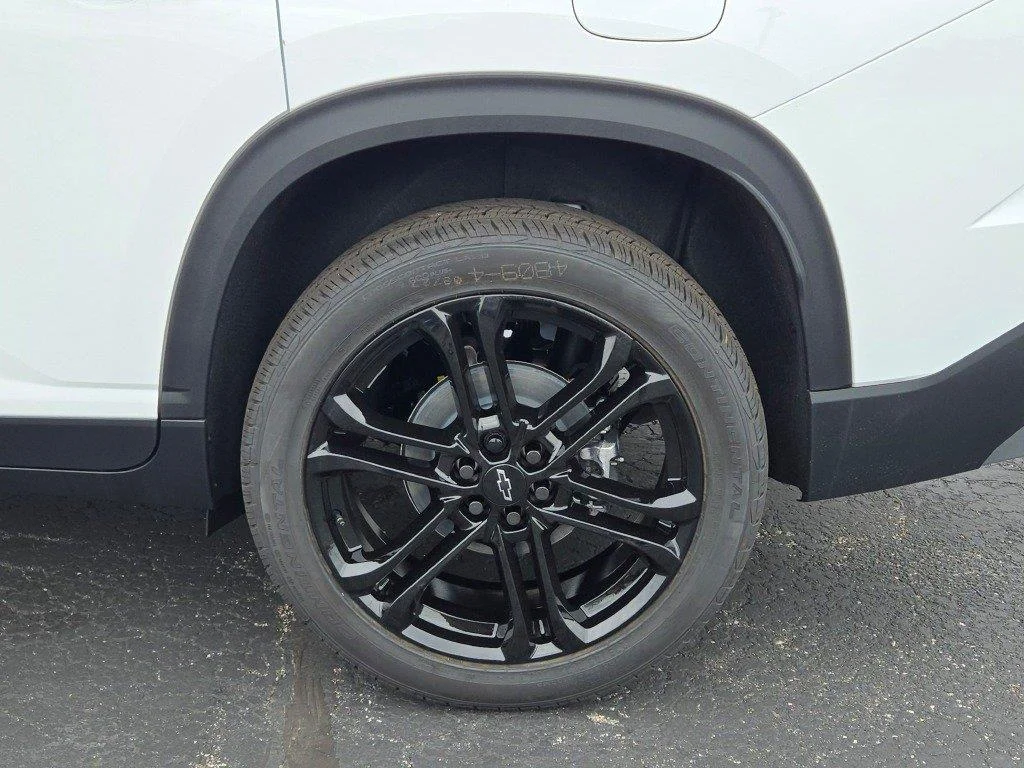 2027 Chevrolet Traverse LT - Photo 13