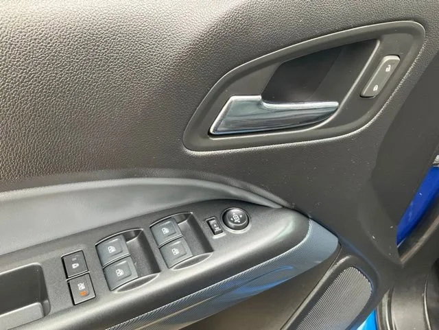 Used 2018 KINETIC BLUE METALLIC Chevrolet 4WD Z71 image 5