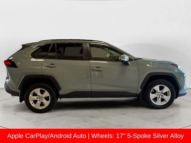 Used 2020  Toyota XLE image 7