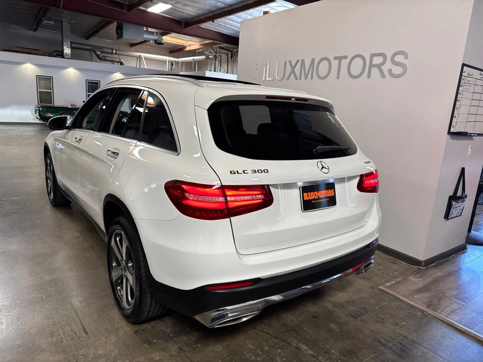 Used 2019 White Mercedes-Benz GLC 300 image 14