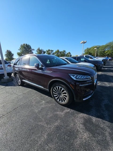 Used 2024 Red Lincoln Premiere image 2