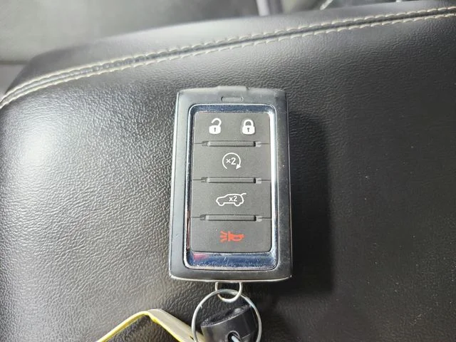 Used 2025 Silver Jeep Altitude image 34