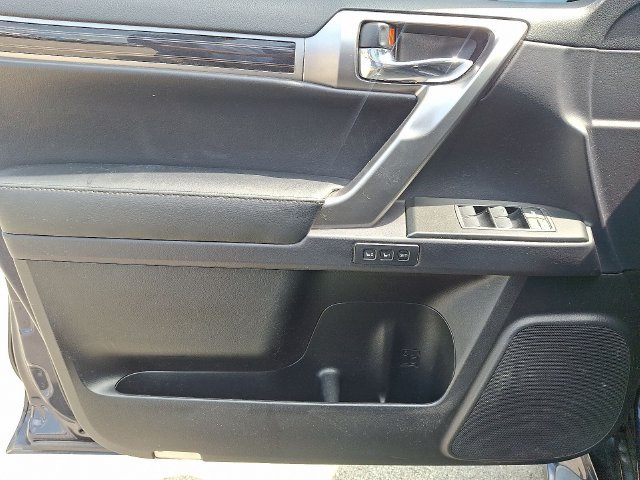 Used 2022  Lexus 460 image 13