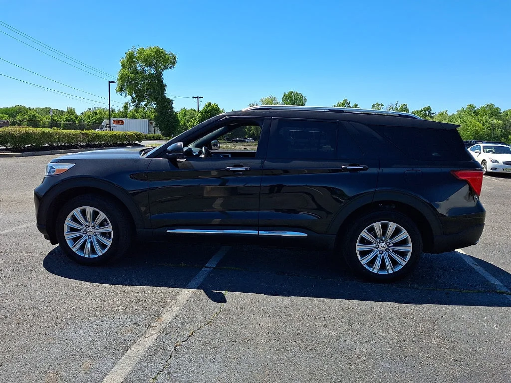 Used 2020 Black Ford Limited image 7