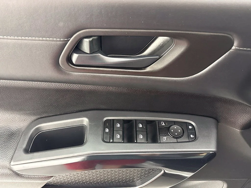 Used 2024 Silver Nissan SV image 27