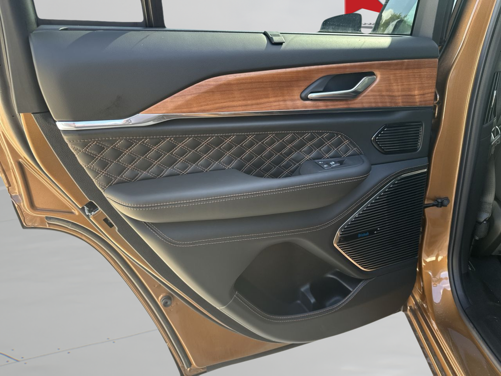 New 2026 Copper Shino Metallic Clear-Coat Exterior Paint Jeep Summit image 27