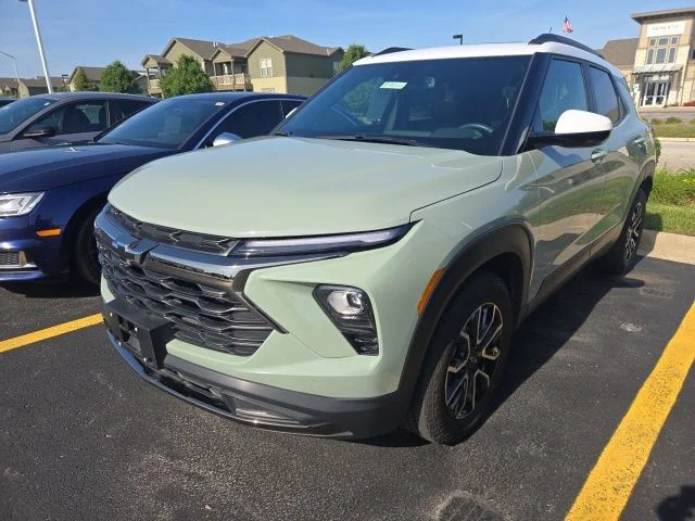 Used 2025 Green Chevrolet ACTIV image 3