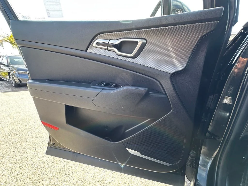 Used 2023 Black Kia LX image 21