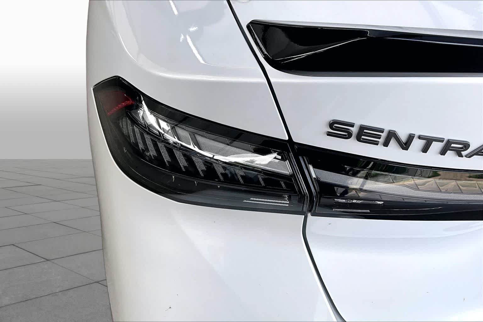 New 2026 Aspen White Tricoat/Super Black Nissan SR image 12