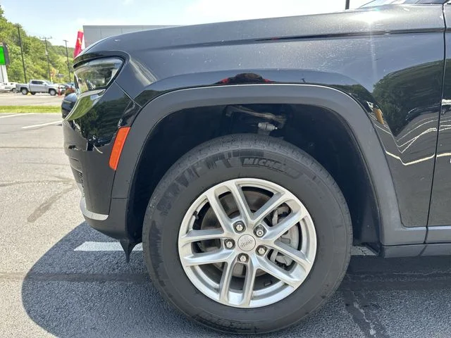 Used 2023 Black Jeep Laredo image 20
