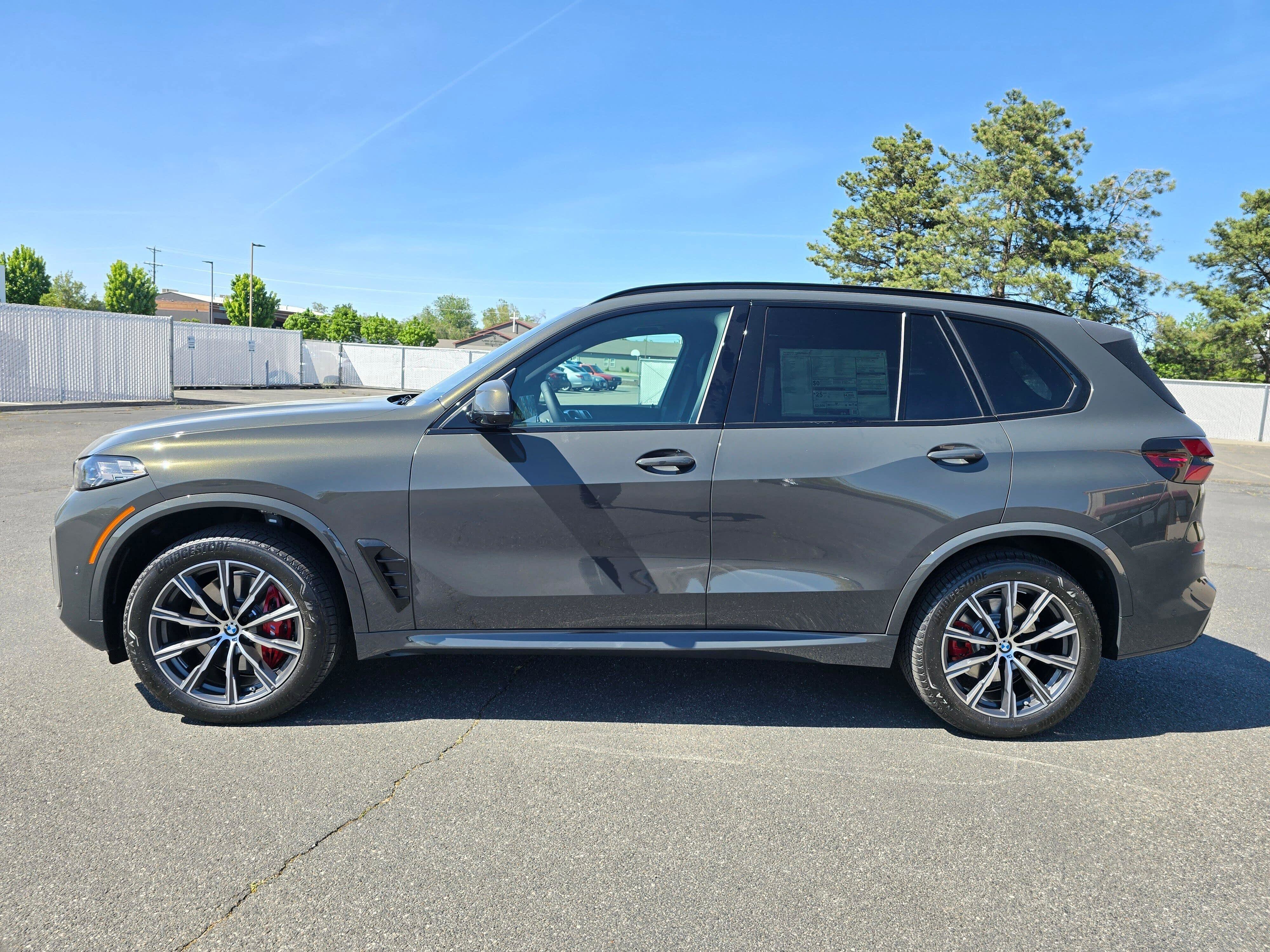 New 2026 Dravit Grey Metallic BMW xDrive40i image 3