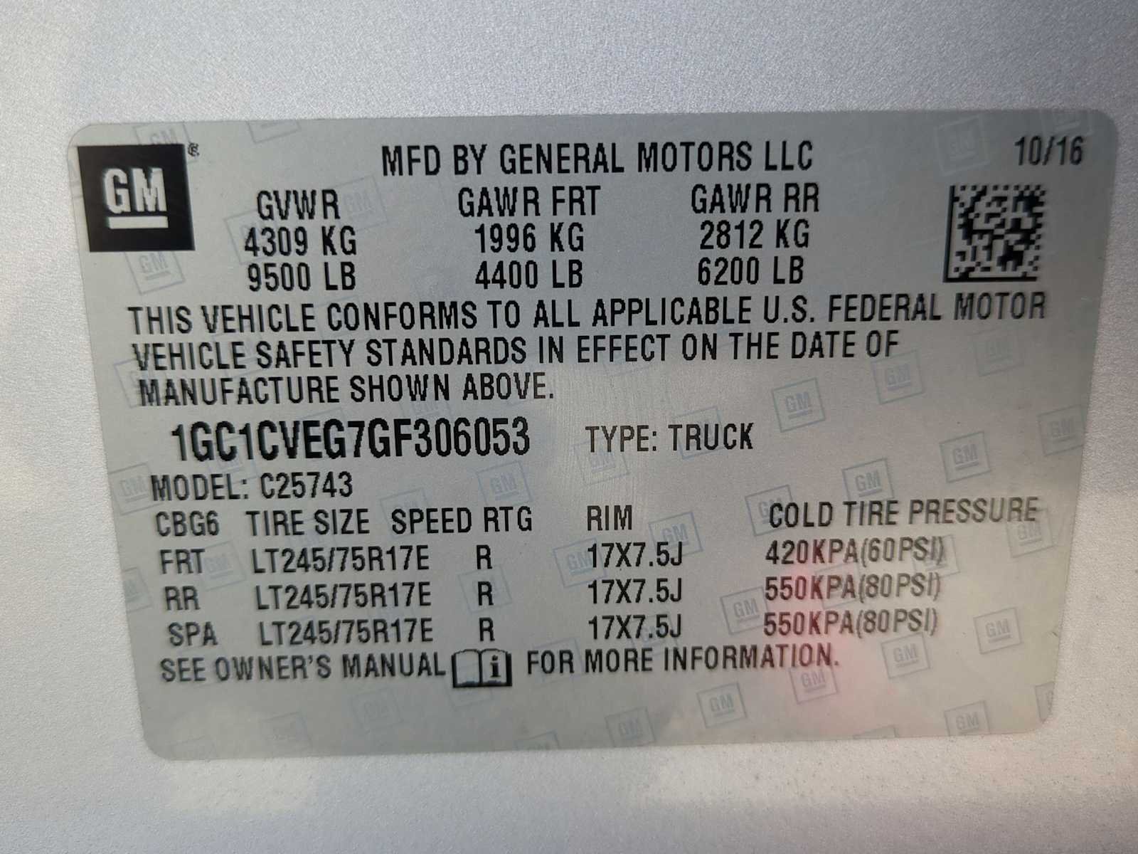 Used 2016 SILVER ICE METALLIC Chevrolet LT image 30