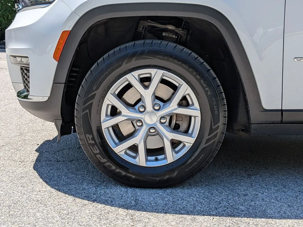 Used 2023 White Jeep Limited image 33