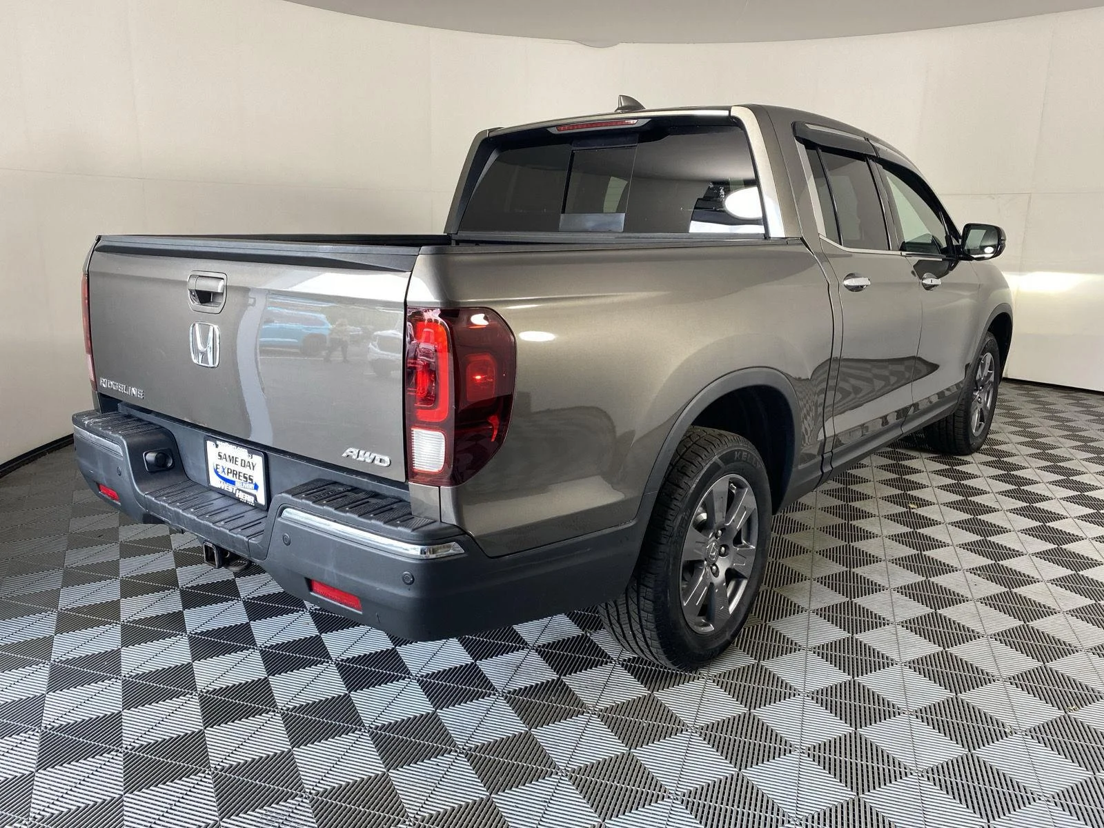 Used 2020 Pacific Pewter Metallic Honda RTL-E image 7