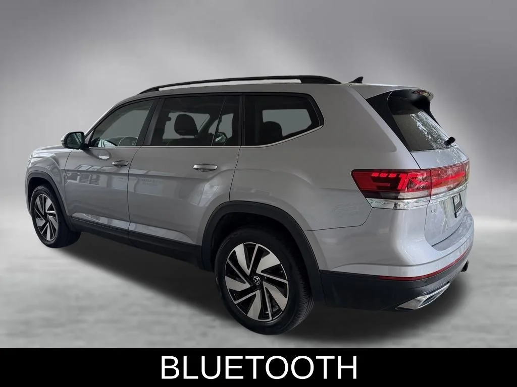 Used 2025 Gray Volkswagen 2.0T SE w/Technology image 5