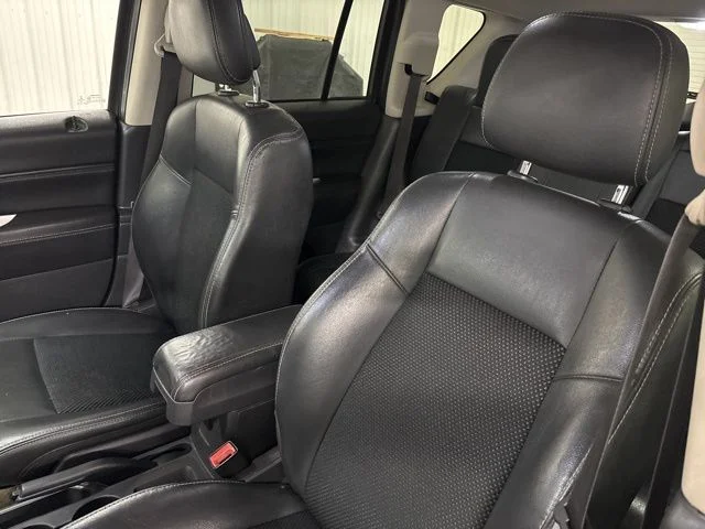 Used 2017 Black Jeep Latitude image 7