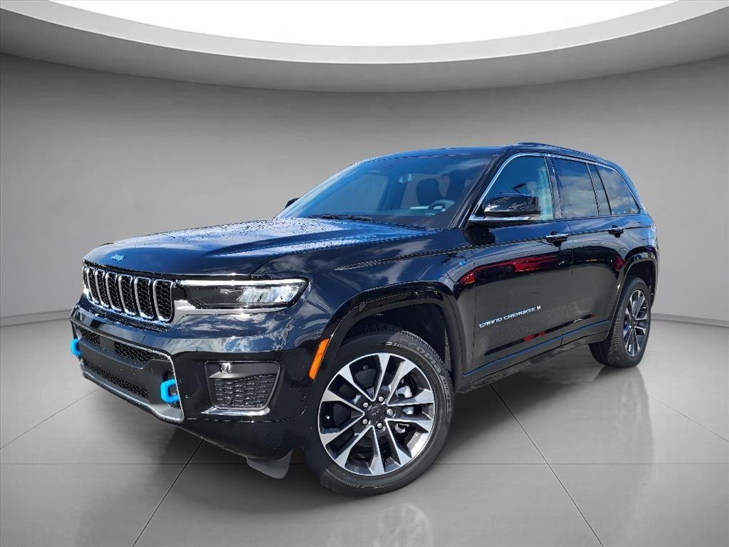 New 2024 Diamond Black Crystal Pearl-Coat Exterior Paint Jeep Overland image 1