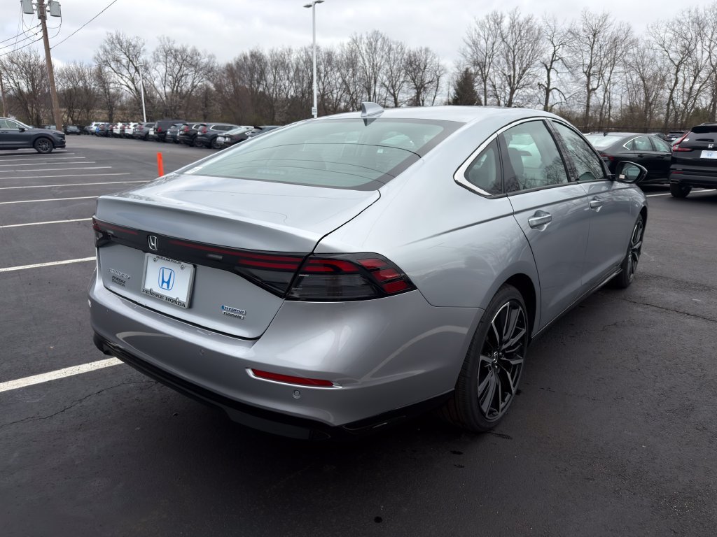 New 2026 Solar Silver Metallic Honda Touring image 5