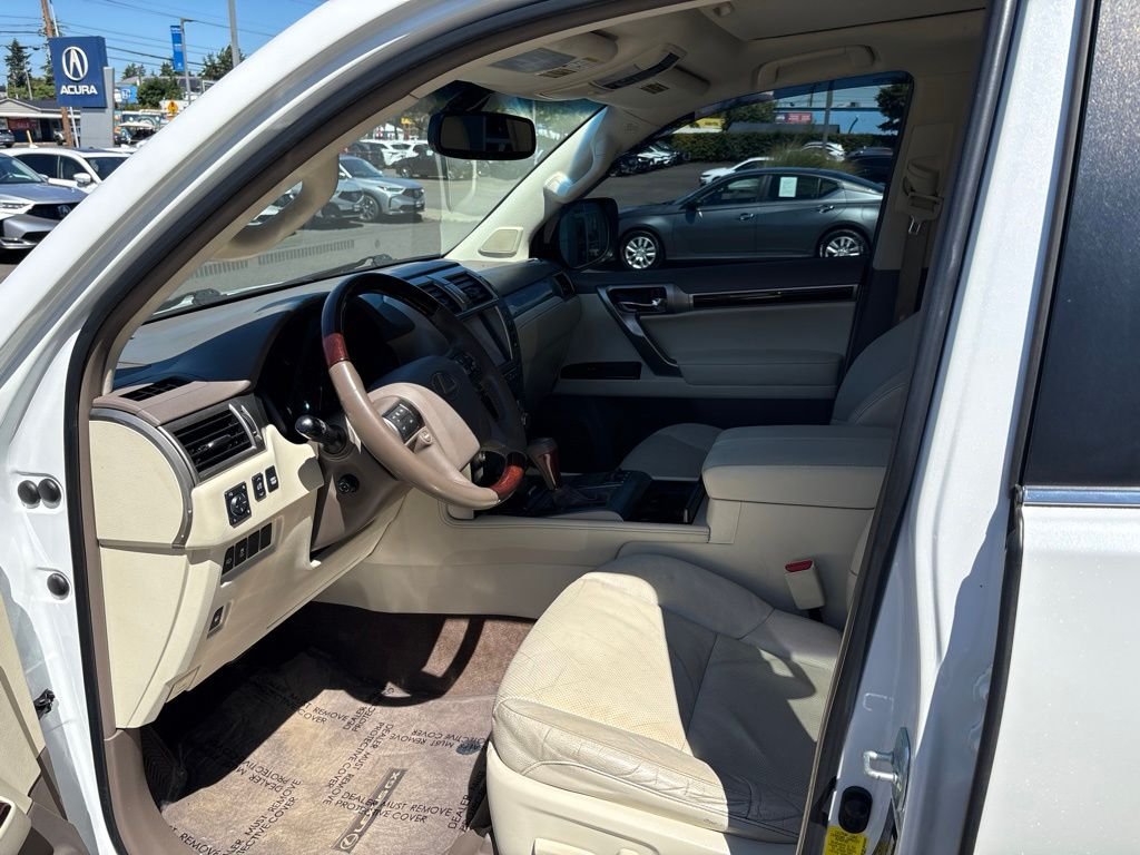 Used 2015 Starfire Pearl Lexus 460 image 13