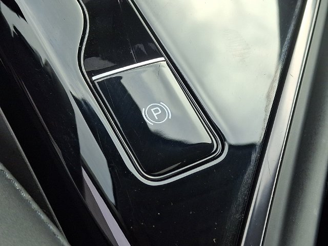 Used 2023 White Kia Wave image 25