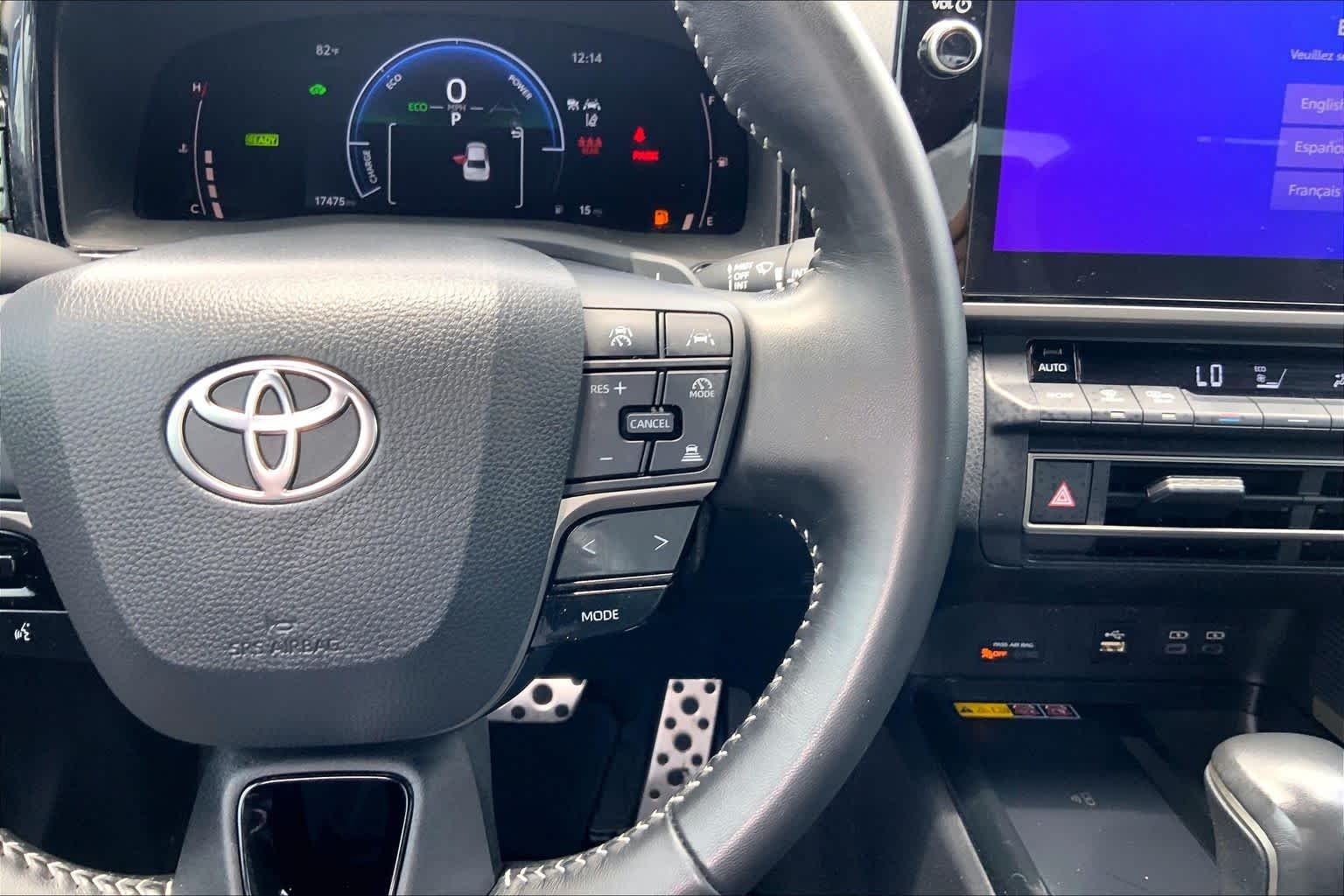 Used 2025 Ice Cap Toyota SE image 22