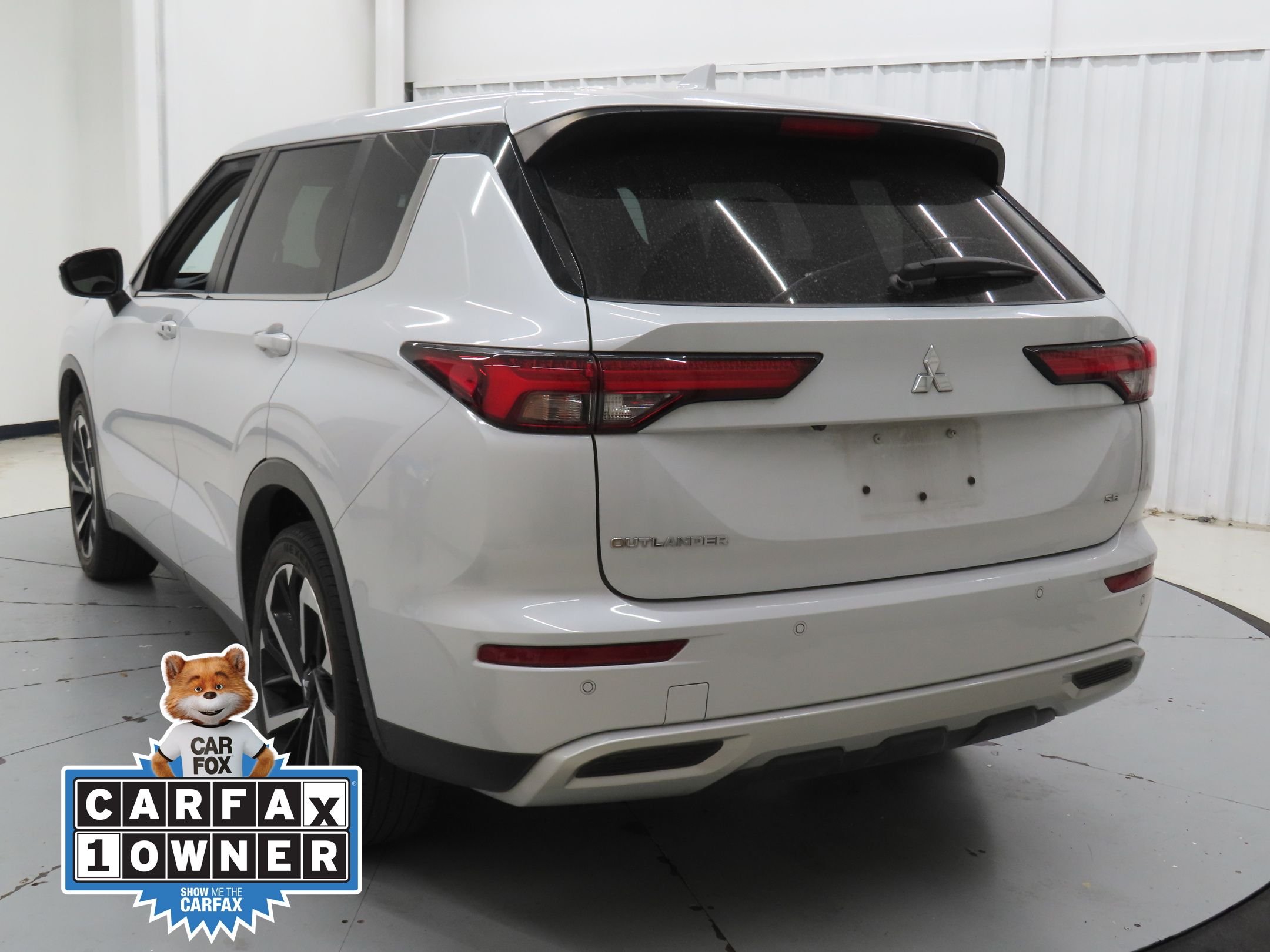 Used 2024 White Mitsubishi SE Black Edition image 7
