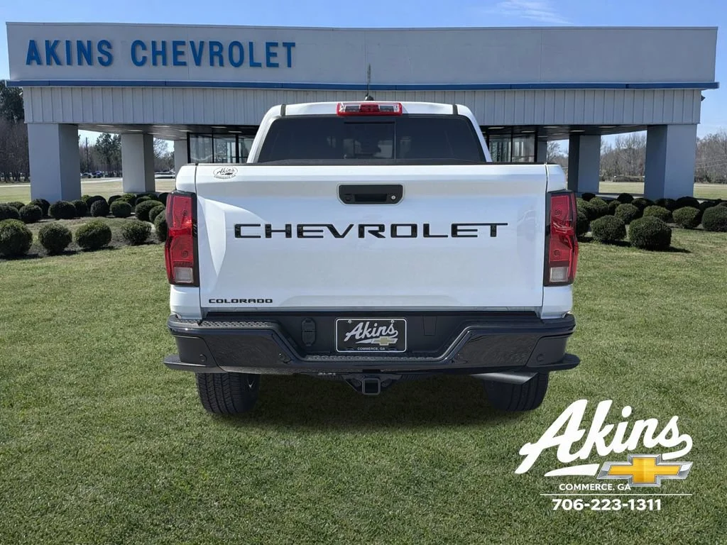 New 2026 Summit White Chevrolet WT image 3