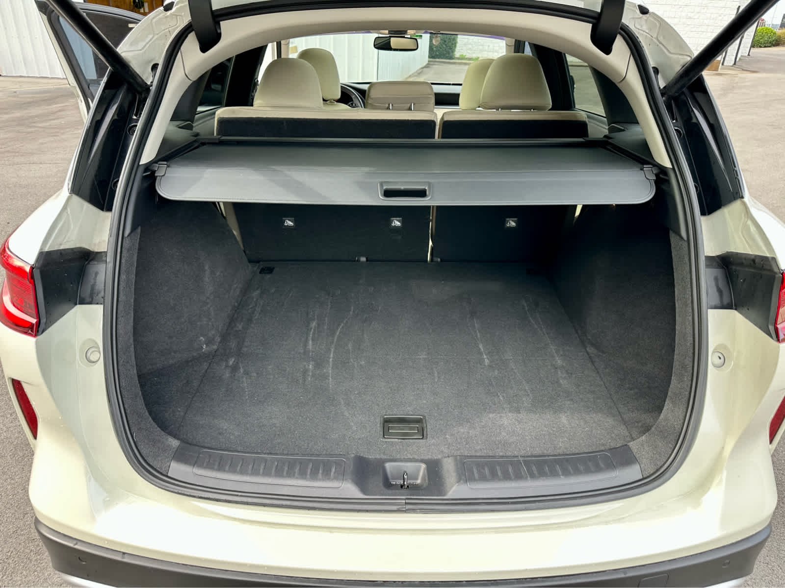 Used 2021 Majestic White INFINITI LUXE image 14