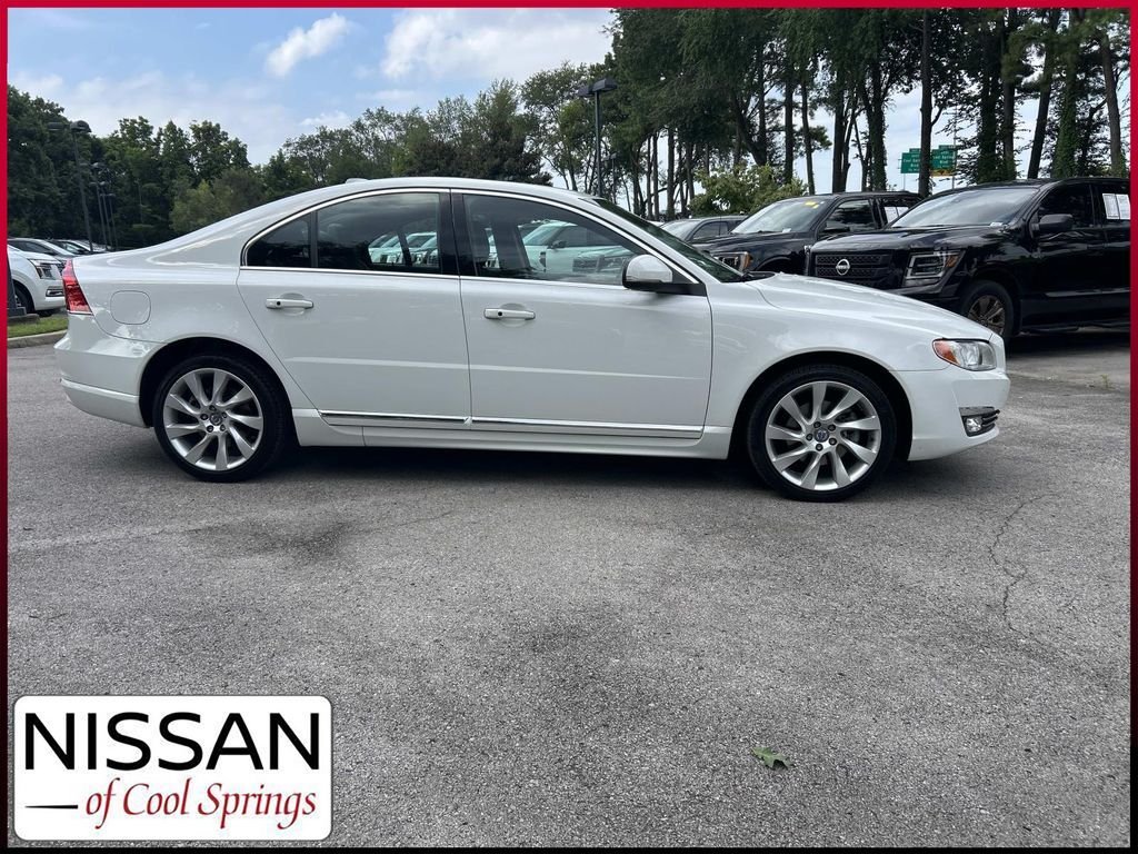 Used 2016 White Volvo T5 image 8