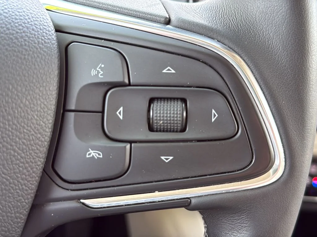 Used 2023 White Buick Essence image 18