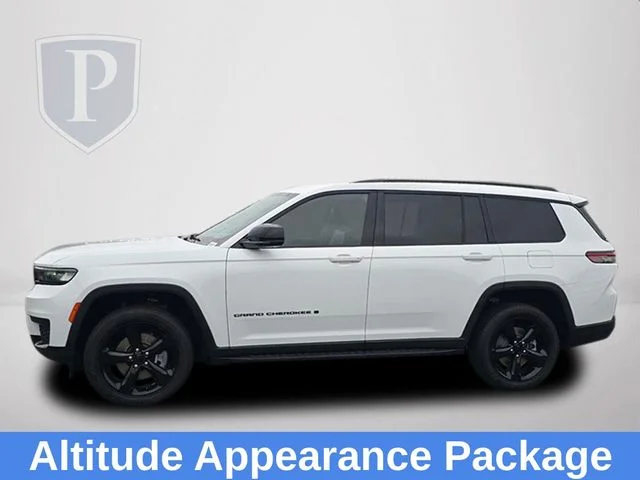 Used 2023 White Jeep Altitude image 10
