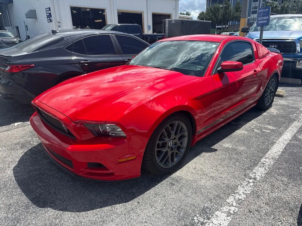 Used 2013 Red Ford V6 Premium image 1