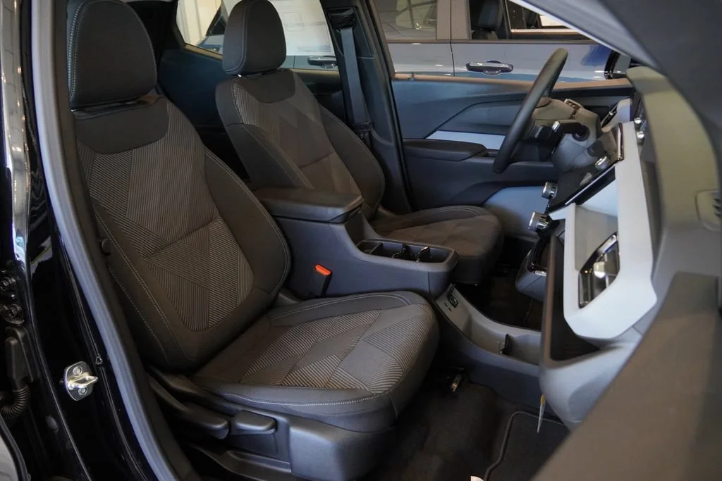 New 2027 Mosaic Black Metallic Chevrolet LT image 22