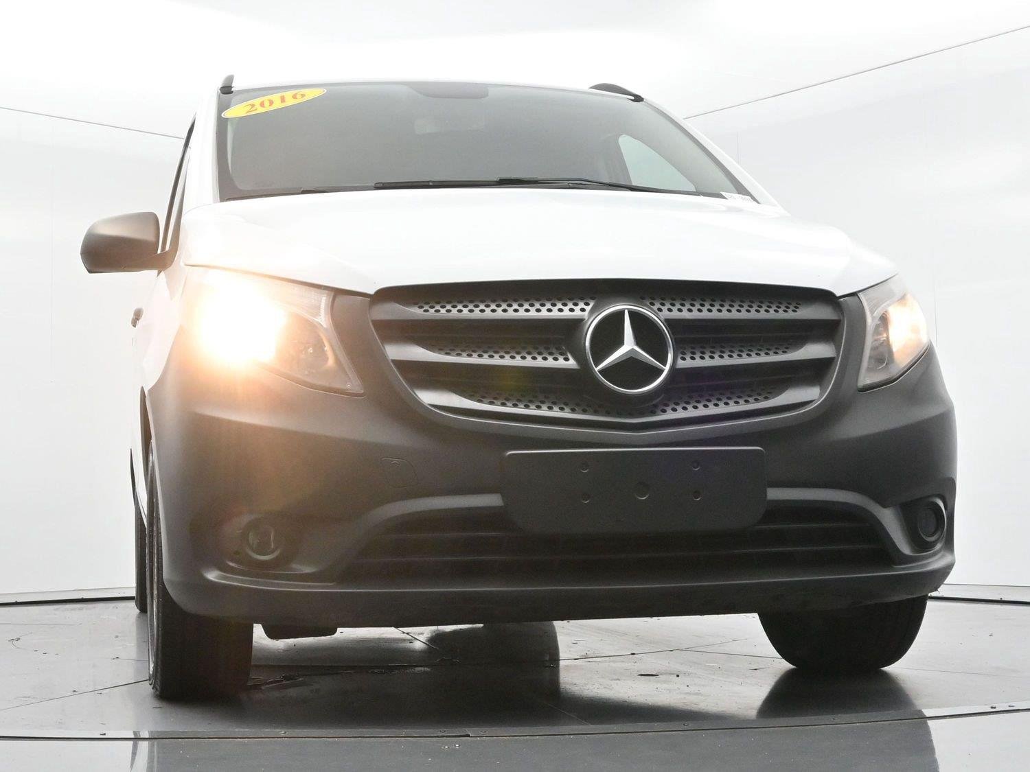 Used 2016 Arctic White Mercedes-Benz RWD 126" image 38