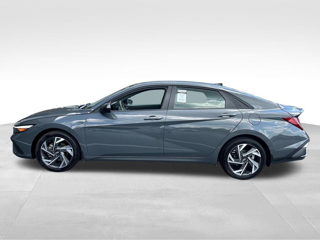 Used 2025 Gray Hyundai SEL Sport image 2