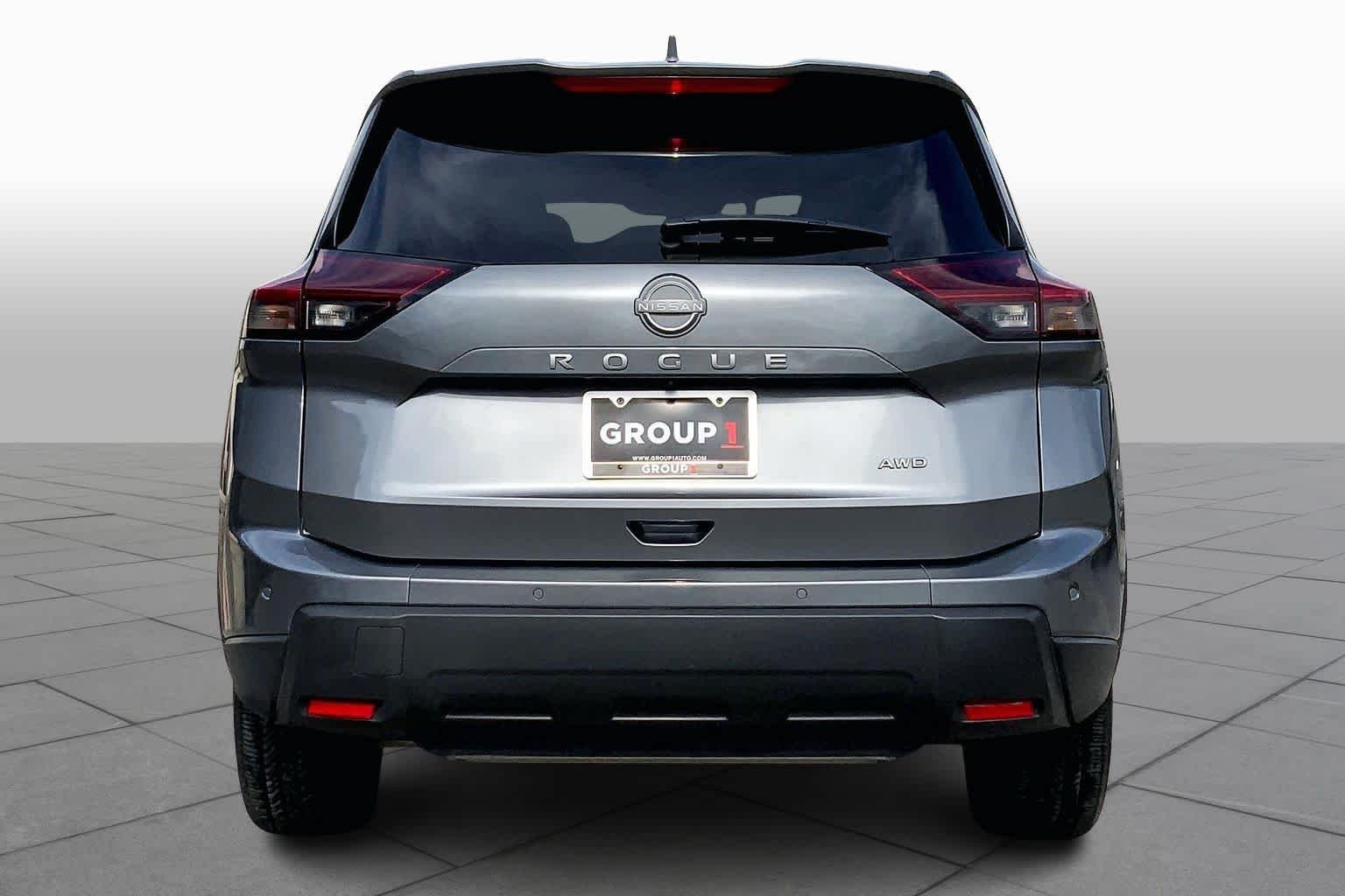 Used 2025 Gun Metallic Nissan SV image 5