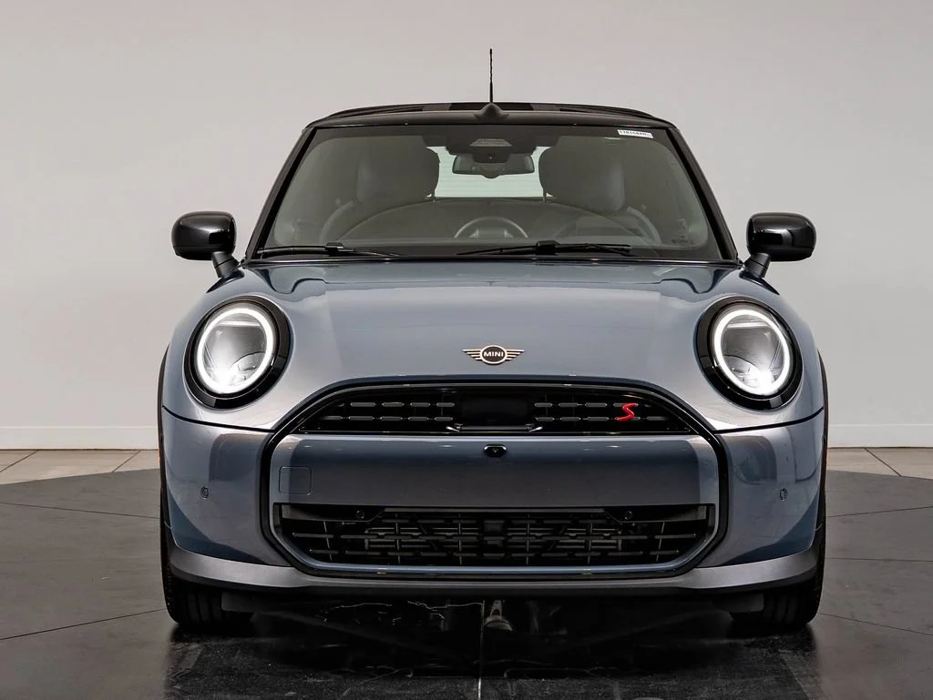New 2026 Gray Metallic MINI Iconic image 3