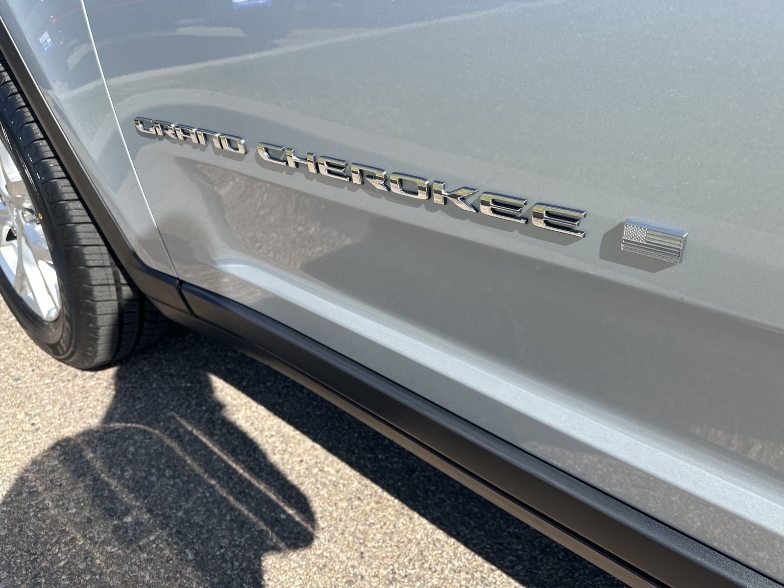 Used 2023 Silver Jeep Limited image 12