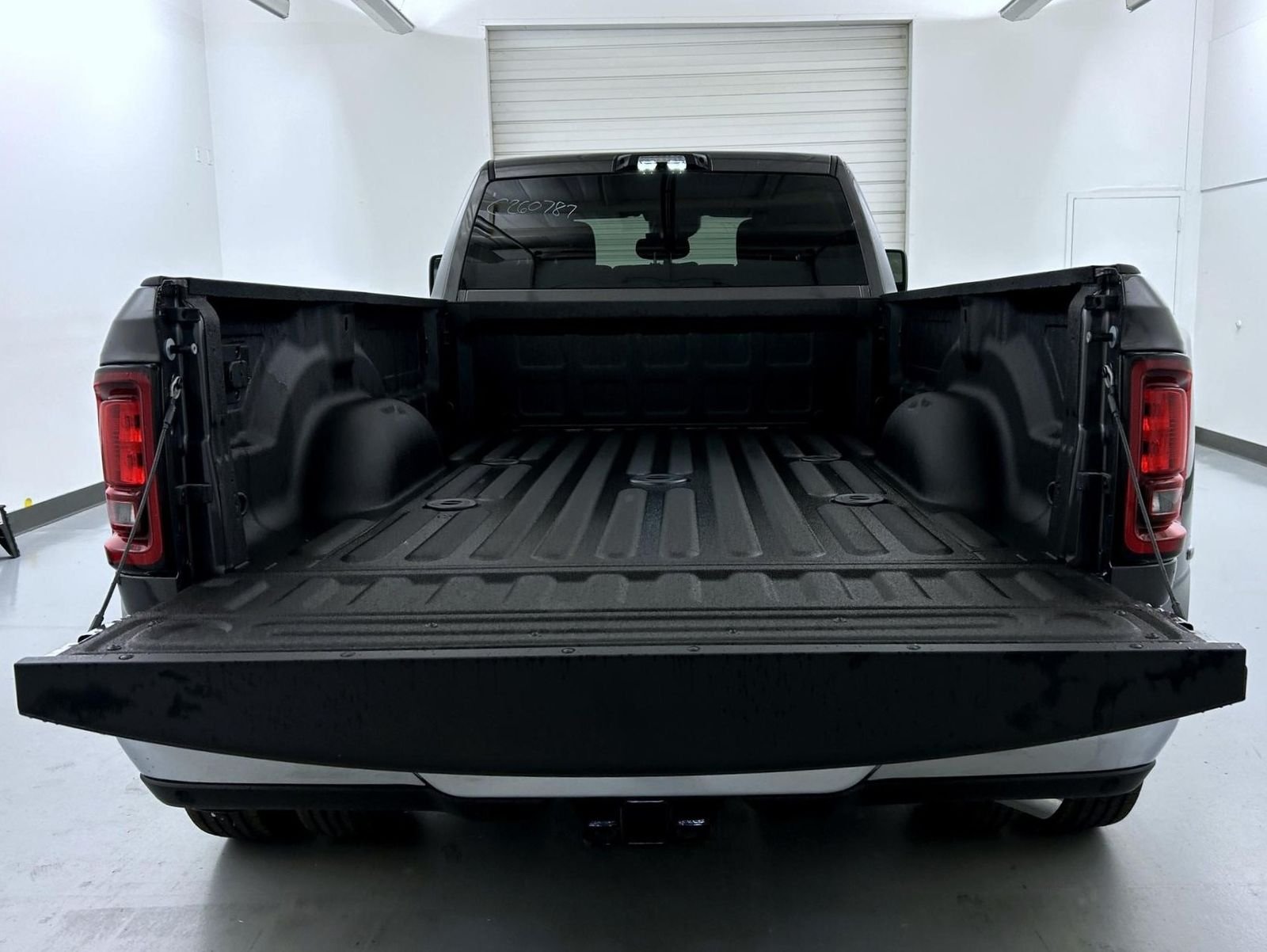 New 2026 Granite Crystal Metallic Clear-Coat Exterior Paint RAM Big Horn image 22