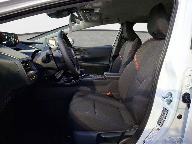 2026 Toyota Prius Plug-in Hybrid SE - Photo 8