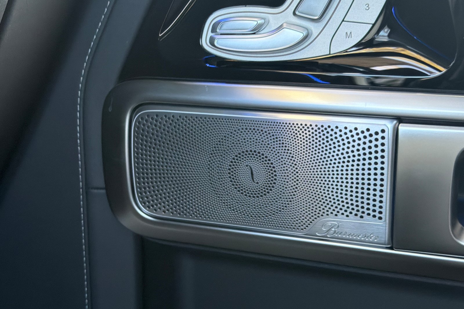 New 2027 MANUFAKTUR Arabian Grey Non- Metallic Mercedes-Benz G 63 AMG® image 5