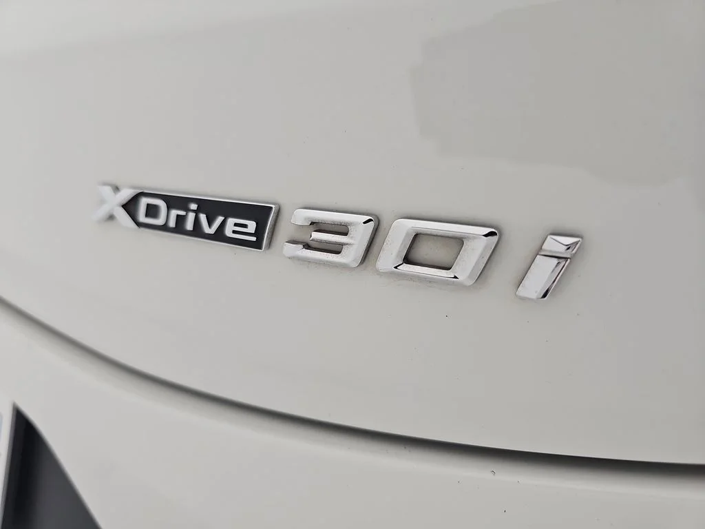 Used 2023 Alpine White BMW xDrive30i image 49