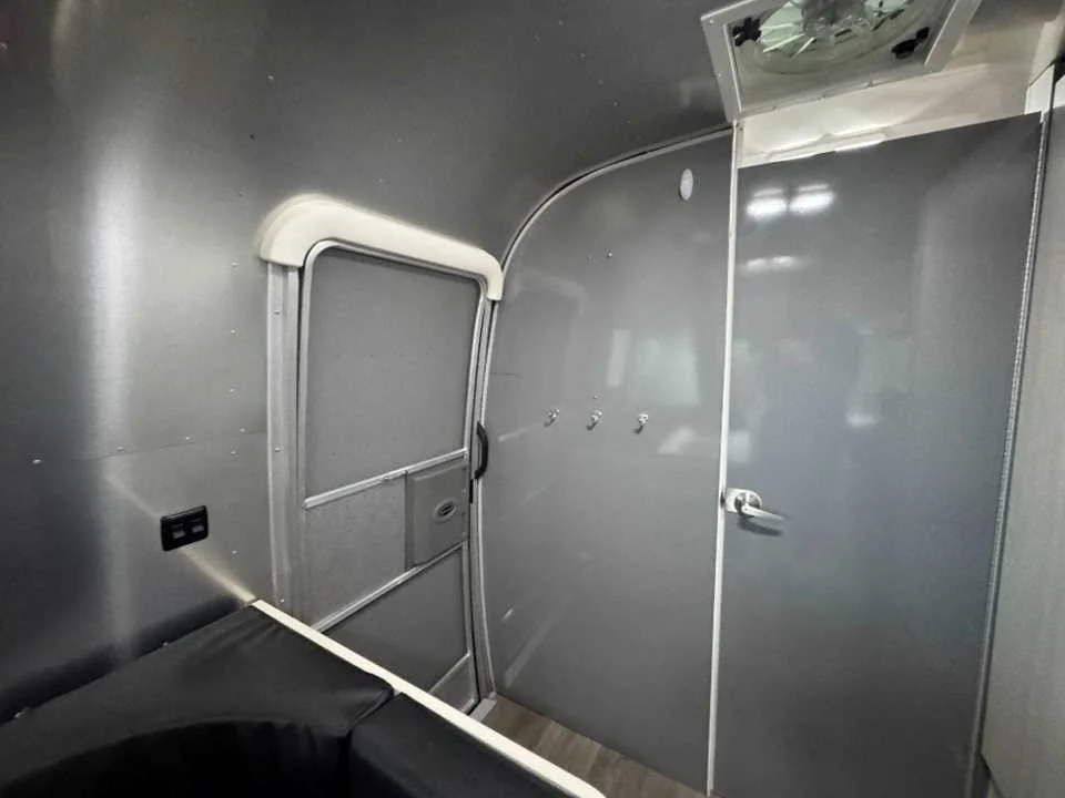 Used 2016 SILVER AIRSTREAM  image 24