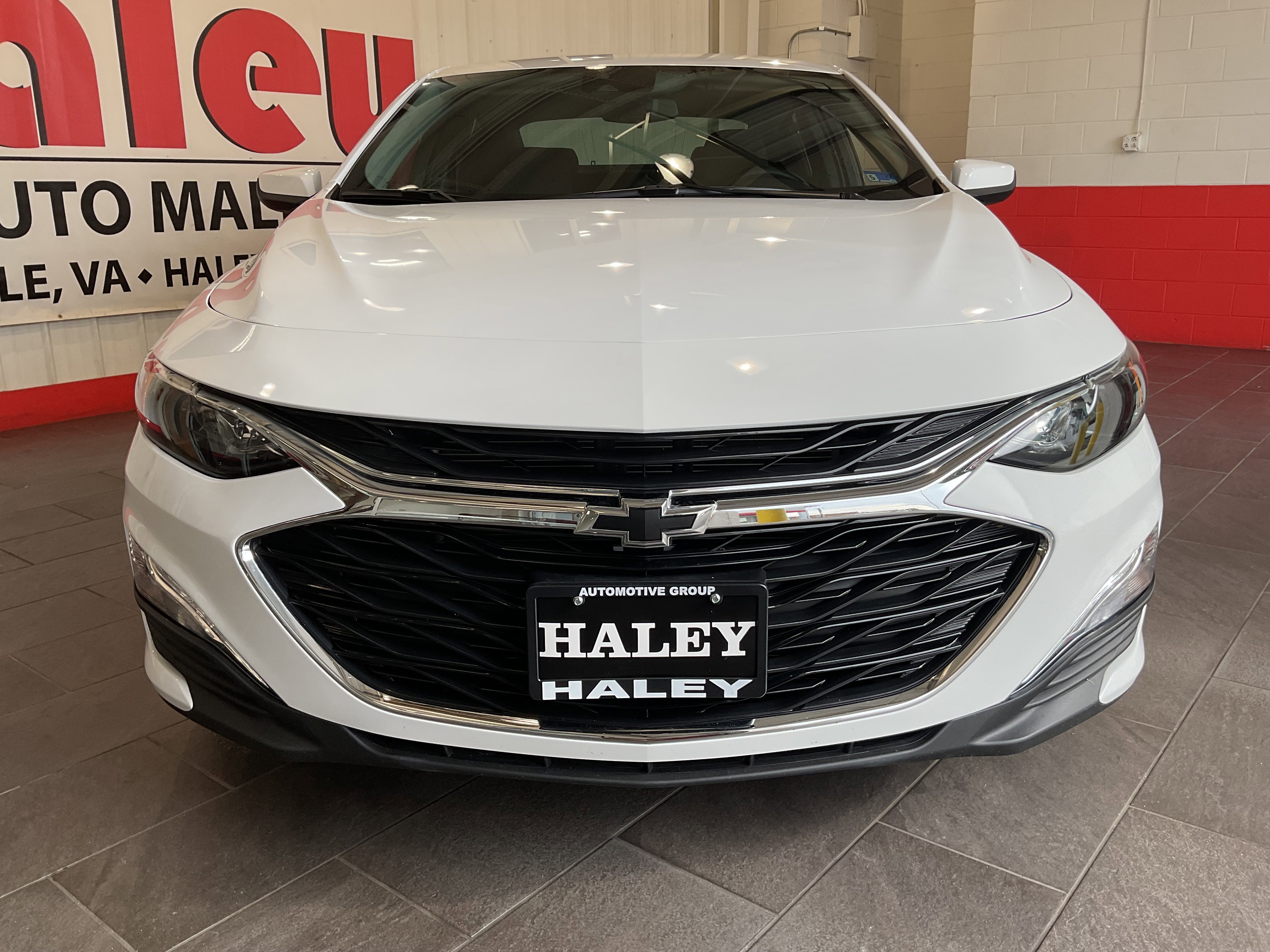 Used 2025 Summit White Chevrolet RS image 3