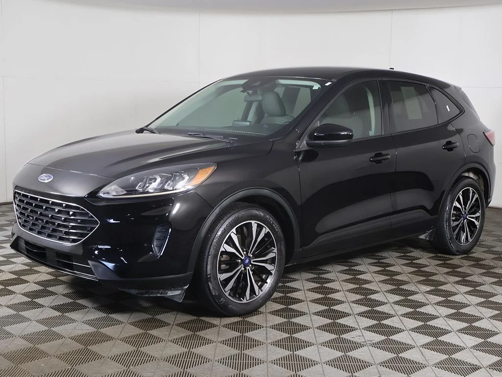 Used 2022 Black Ford SE image 6